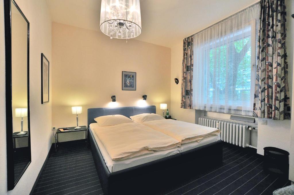 Hotel Am Ehrenhof Düsseldorf Chambre photo